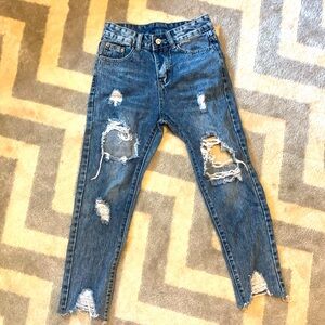 G.D. DISTRESSED JEANS SIZE SMALL